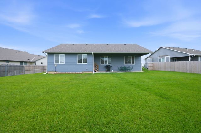 2327 S Chateau, Wichita, KS 67207