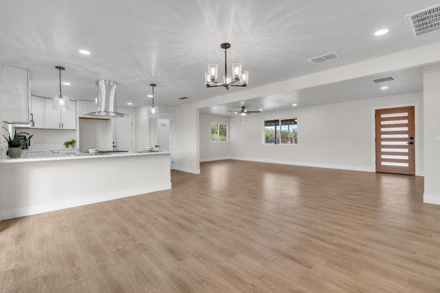 7345 28th St, North Highlands, CA 95660