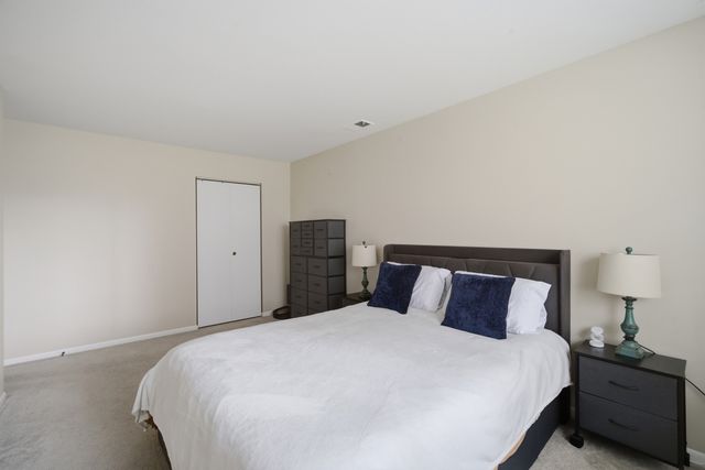 607 W Central Road 1A, Mount Prospect, IL 60056