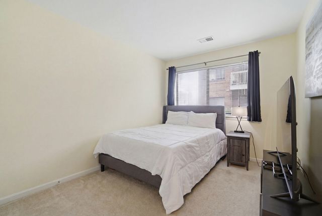 607 W Central Road 1A, Mount Prospect, IL 60056