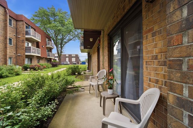 607 W Central Road 1A, Mount Prospect, IL 60056