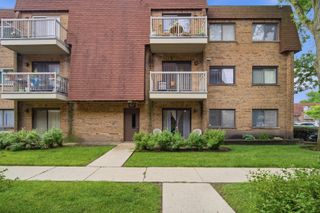 607 W Central Road 1A, Mount Prospect, IL 60056