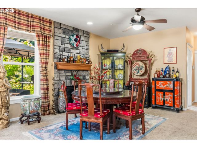 857 THRONE Dr, Eugene, OR 97402