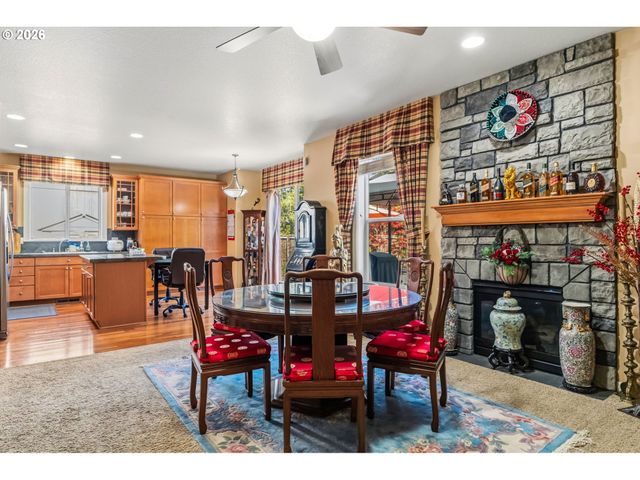 857 THRONE Dr, Eugene, OR 97402