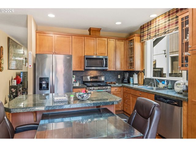 857 THRONE Dr, Eugene, OR 97402