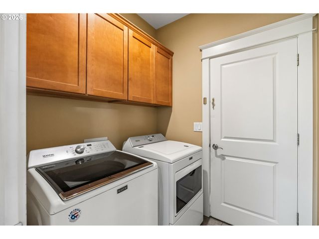 857 THRONE Dr, Eugene, OR 97402