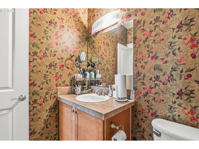 857 THRONE Dr, Eugene, OR 97402