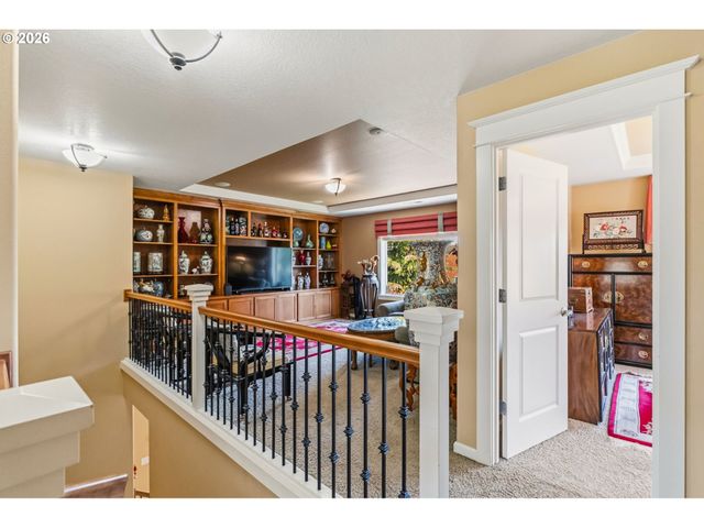 857 THRONE Dr, Eugene, OR 97402