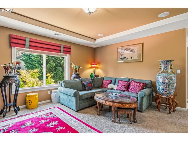 857 THRONE Dr, Eugene, OR 97402