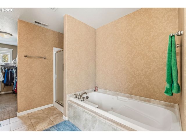 857 THRONE Dr, Eugene, OR 97402