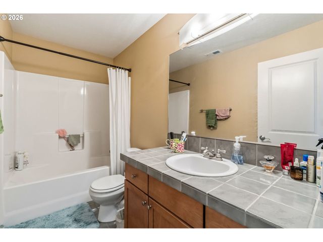 857 THRONE Dr, Eugene, OR 97402