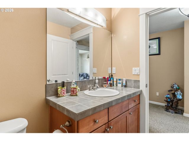 857 THRONE Dr, Eugene, OR 97402