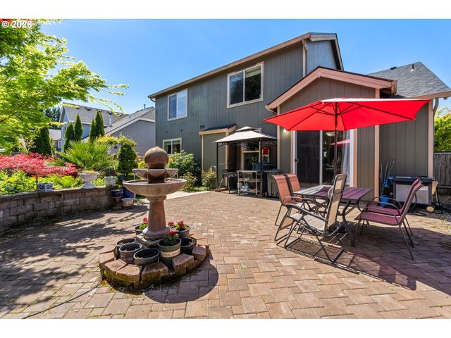 857 THRONE Dr, Eugene, OR 97402