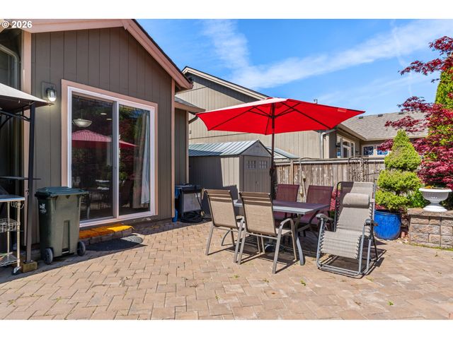 857 THRONE Dr, Eugene, OR 97402