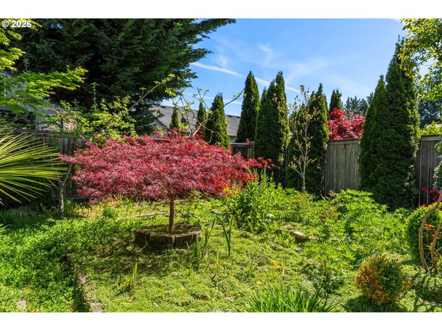 857 THRONE Dr, Eugene, OR 97402