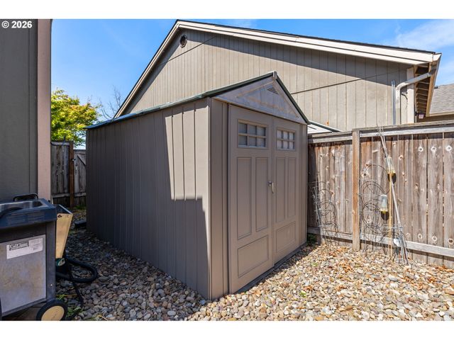 857 THRONE Dr, Eugene, OR 97402