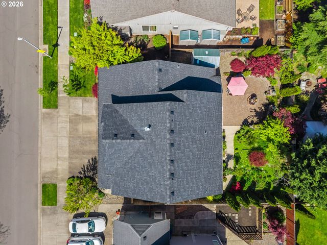 857 THRONE Dr, Eugene, OR 97402