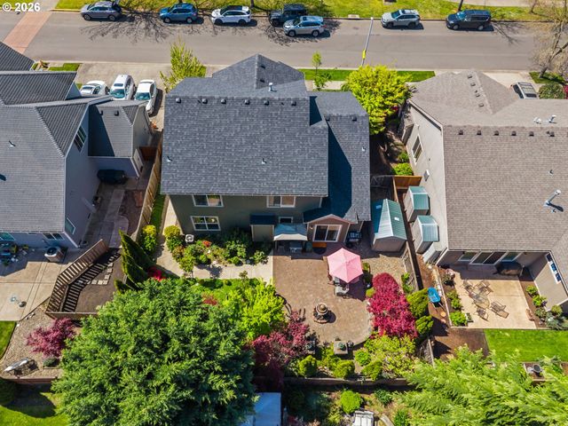 857 THRONE Dr, Eugene, OR 97402