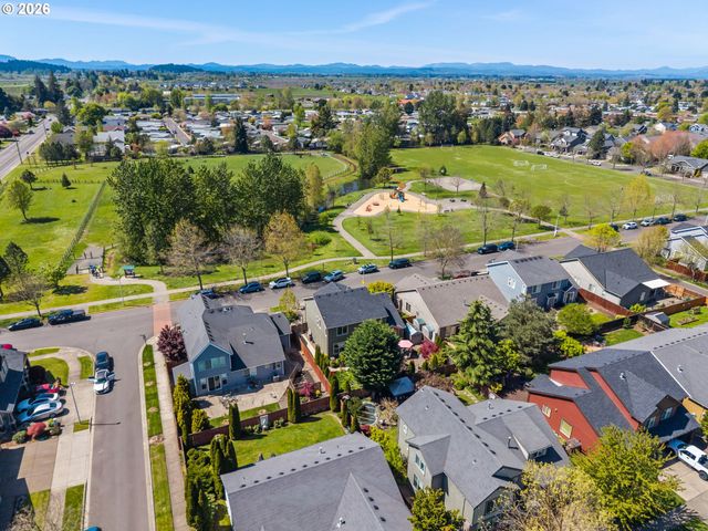 857 THRONE Dr, Eugene, OR 97402