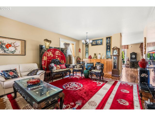 857 THRONE Dr, Eugene, OR 97402