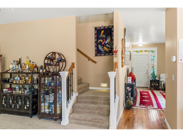 857 THRONE Dr, Eugene, OR 97402