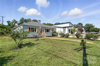 1240 Skyview Road, Charlotte, NC 28208