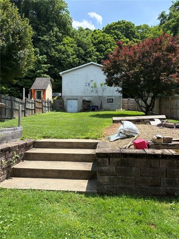 4224 Arnold Ave, Lower Burrell, PA 15068