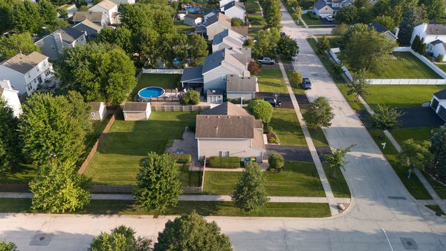 910 Carlyle Drive, New Lenox, IL 60451