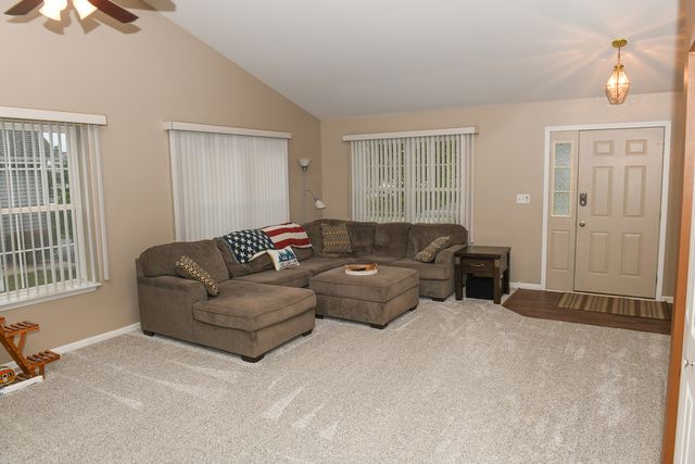 910 Carlyle Drive, New Lenox, IL 60451