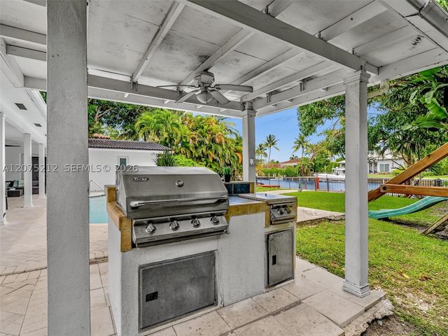 413 Tamarind Dr, Hallandale Beach, FL 33009