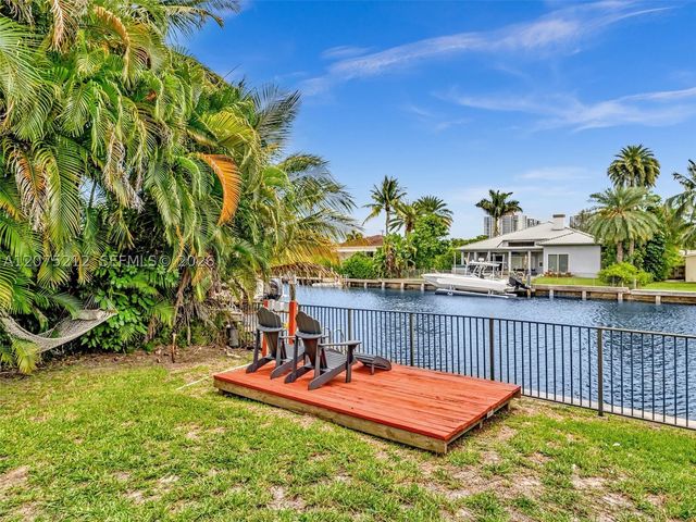 413 Tamarind Dr, Hallandale Beach, FL 33009