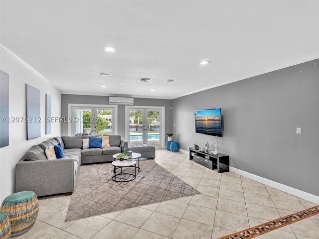 413 Tamarind Dr, Hallandale Beach, FL 33009