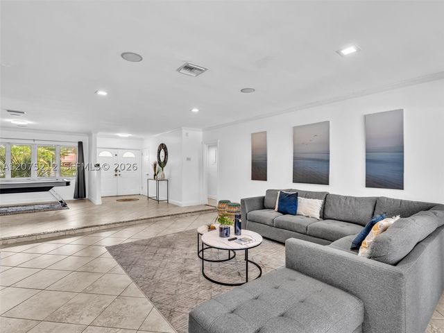 413 Tamarind Dr, Hallandale Beach, FL 33009