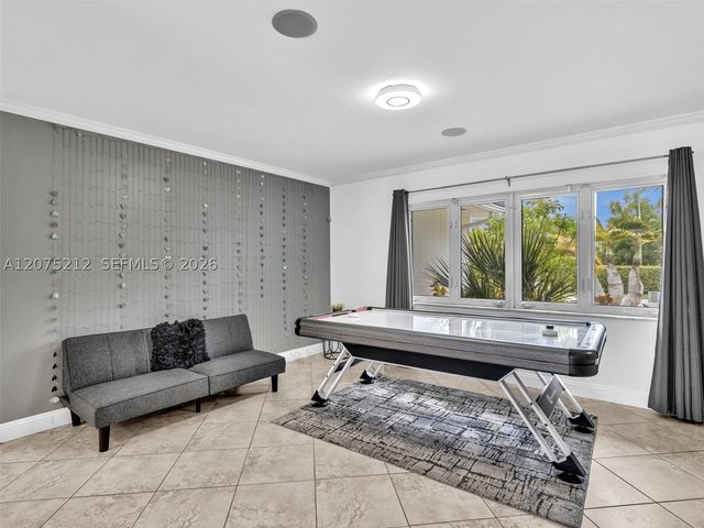 413 Tamarind Dr, Hallandale Beach, FL 33009