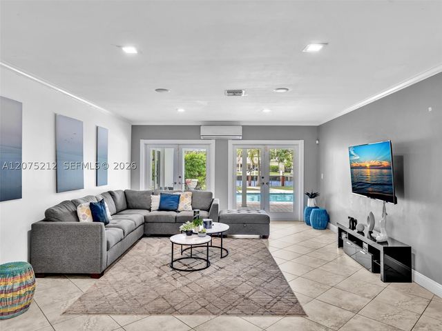 413 Tamarind Dr, Hallandale Beach, FL 33009