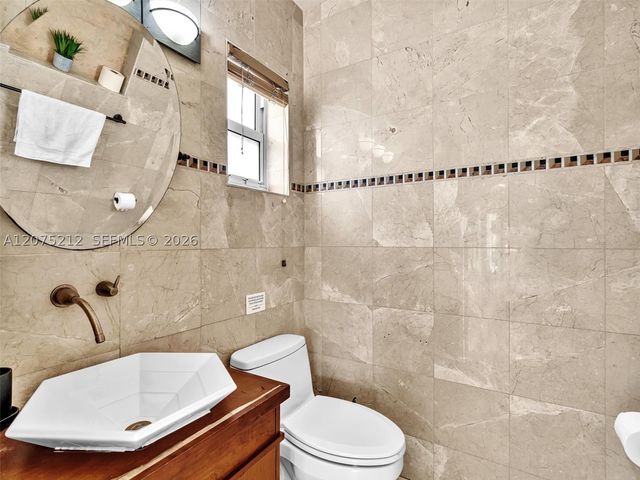 413 Tamarind Dr, Hallandale Beach, FL 33009