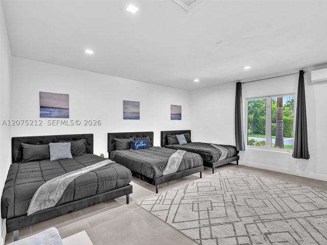 413 Tamarind Dr, Hallandale Beach, FL 33009