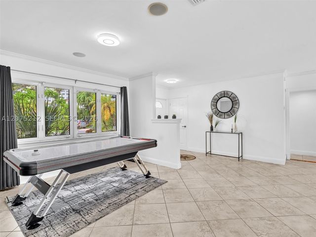 413 Tamarind Dr, Hallandale Beach, FL 33009