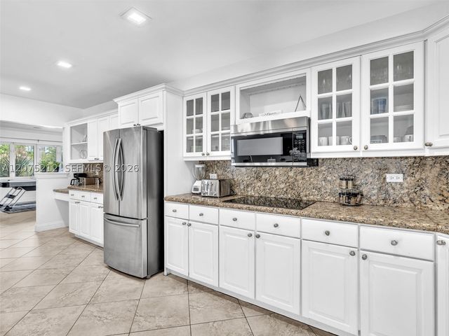 413 Tamarind Dr, Hallandale Beach, FL 33009