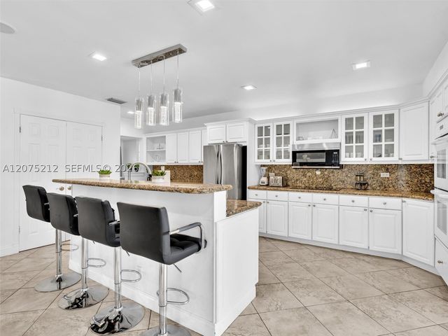 413 Tamarind Dr, Hallandale Beach, FL 33009