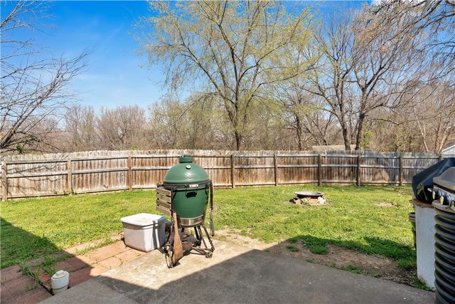 3032 W Essex Drive, Fayetteville, AR 72704