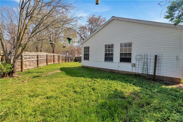 3032 W Essex Drive, Fayetteville, AR 72704