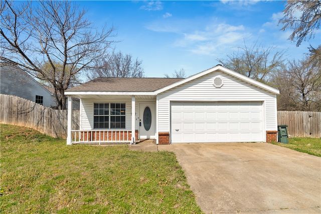 3032 W Essex Drive, Fayetteville, AR 72704