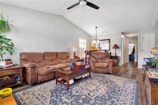 3032 W Essex Drive, Fayetteville, AR 72704