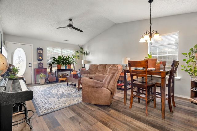 3032 W Essex Drive, Fayetteville, AR 72704