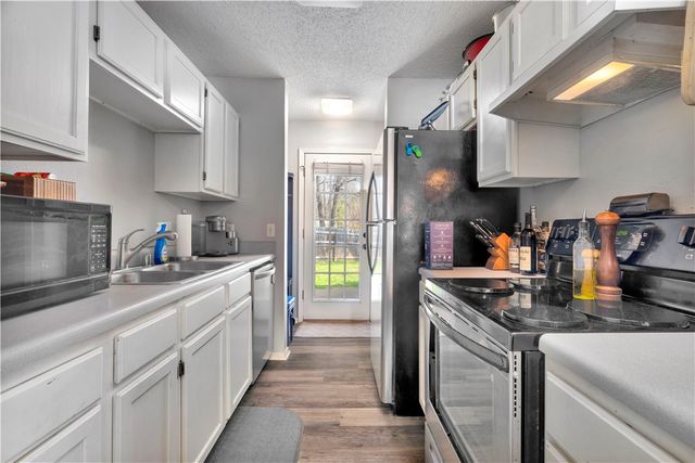 3032 W Essex Drive, Fayetteville, AR 72704