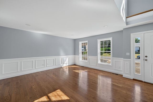 40 N Ogden St, Fall River, MA 02723