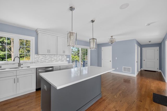 40 N Ogden St, Fall River, MA 02723