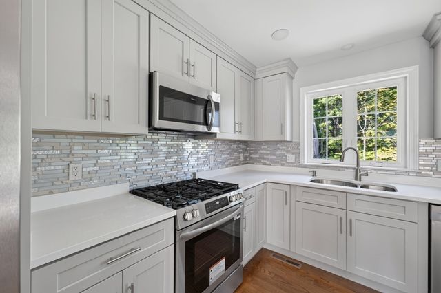 40 N Ogden St, Fall River, MA 02723