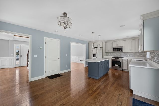 40 N Ogden St, Fall River, MA 02723